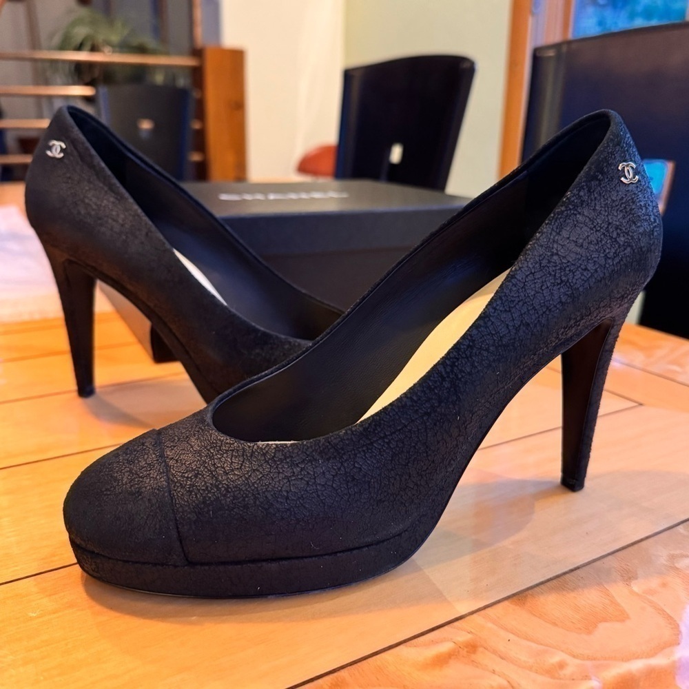 CHANEL CC interlocking black suede leather textured pumps heels sz 41.5 w box - Picture 2 of 16